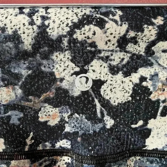 Lululemon Wunder Under HR - Picture 6 of 10